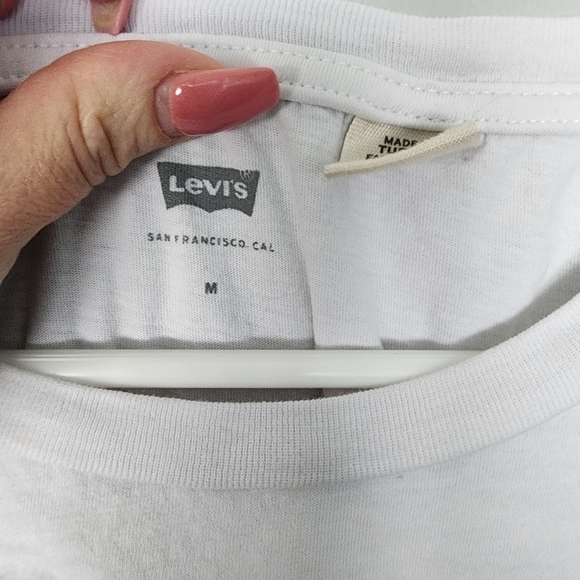 3 for $25 Levi's white ladies t shirt medium - Picture 2 of 5